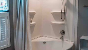 Combined shower/bathtub, hair dryer, towels