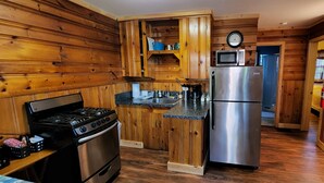 Private kitchen - Waterfront cottages near lake george and saratoga springs (Lake Luzerne)