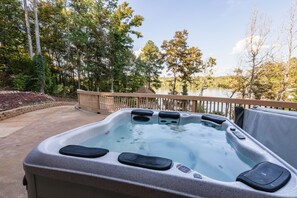 Tina de hidromasaje al aire libre