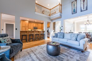 Smart TV, chimenea, videojuegos y reproductor de DVD