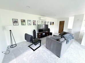 Smart TV, books, stereo