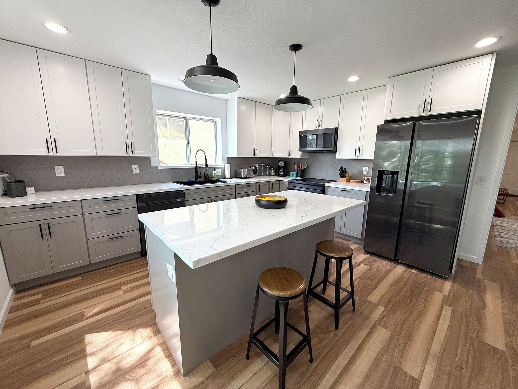 Refrigerador, microondas, horno, placa de cocina