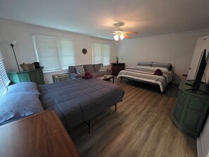 3 dormitoris, escriptori, wifi gratuïta i roba de llit 