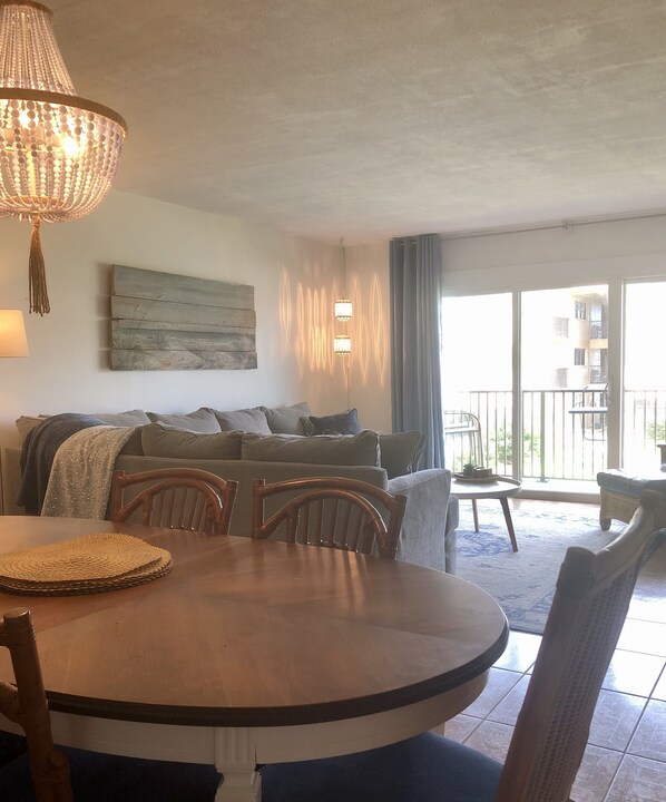 スマートテレビ、DVD プレーヤー、書庫