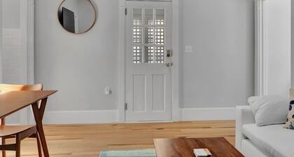 Two-bedroom Hideaway in Downtown Newport!