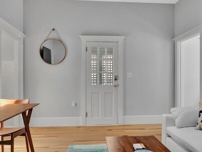 Two-bedroom Hideaway in Downtown Newport!