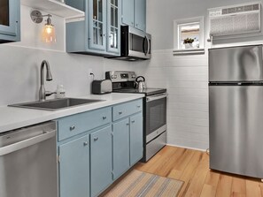 Fridge, stovetop, cookware/dishes/utensils - Two-bedroom Hideaway in Downtown Newport! (Newport)