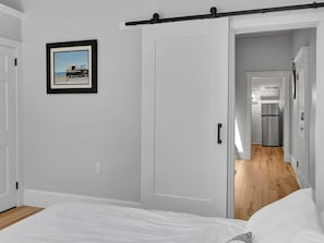 2 bedrooms, WiFi - Two-bedroom Hideaway in Downtown Newport! (Newport)