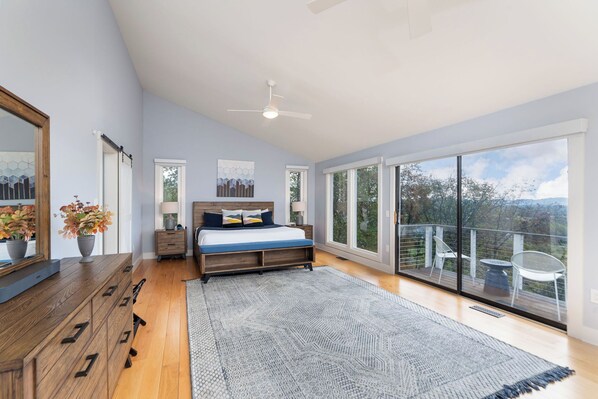 3 slaapkamers, een bureau, een strijkplank/strijkijzer, gratis wifi