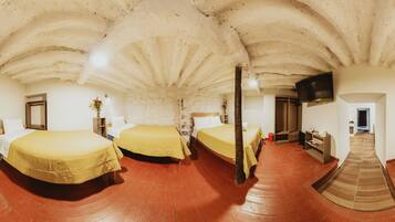 Quarto quádruplo família | Ferros/tábuas de passar roupa, Wi-Fi de cortesia, roupa de cama