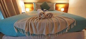 1 quarto, escrivaninha, ferros/tábuas de passar roupa, Wi-Fi de cortesia