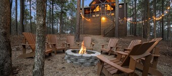 Treehouse View- Secluded Luxury Cabin w/ Game Room + Hot Tub + Creek