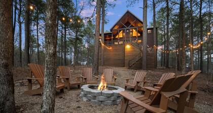 Treehouse View- Secluded Luxury Cabin w/ Game Room + Hot Tub + Creek