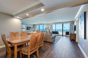 Interior - Edgewater T1 #609 - Lagoon Pool Tower (Panama City Beach)