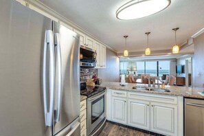 Fridge, microwave, oven, stovetop - Edgewater T1 #609 - Lagoon Pool Tower (Panama City Beach)
