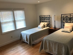 2 habitaciones, tabla de planchar con plancha y wifi gratis