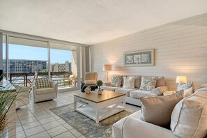 Smart TV, stereo - Beach and Garden View 2 Bedroom Condo (Longboat Key)