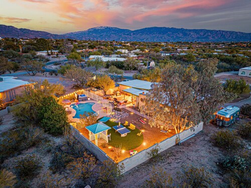 Family Oasis! Pool,hot tub,firepit,bikes! Near NP!