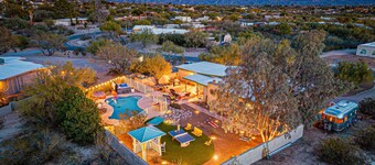 Family Oasis! Pool,hot tub,firepit,bikes! Near NP!