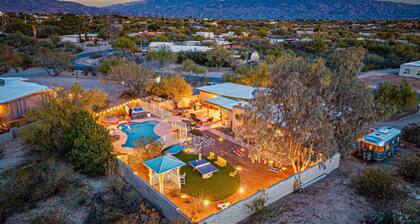 Family Oasis! Pool,hot tub,firepit,bikes! Near NP!