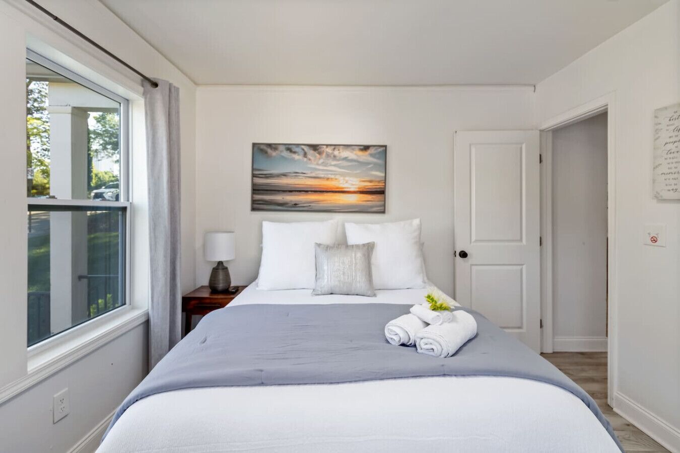 5 bedrooms, desk, iron/ironing board, travel crib