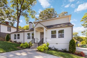 Exterior - New Home in MidTown- Sleeps 11 For Rent in Atlanta (Atlanta)