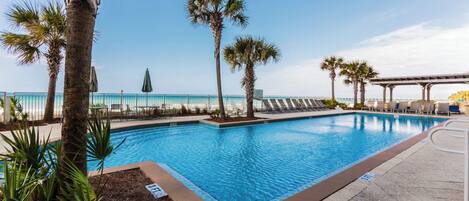 Una piscina techada, una piscina climatizada