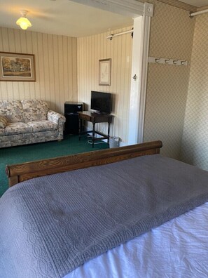 1 slaapkamer, een strijkplank/strijkijzer, gratis wifi, beddengoed