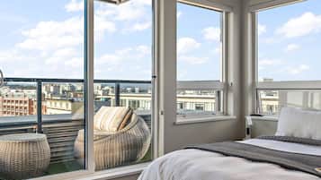 3 bedrooms, desk, iron/ironing board, free WiFi