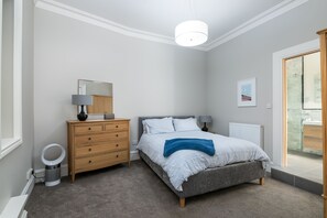 2 chambres, fer et planche à repasser, lit parapluie, Wi-Fi gratuit