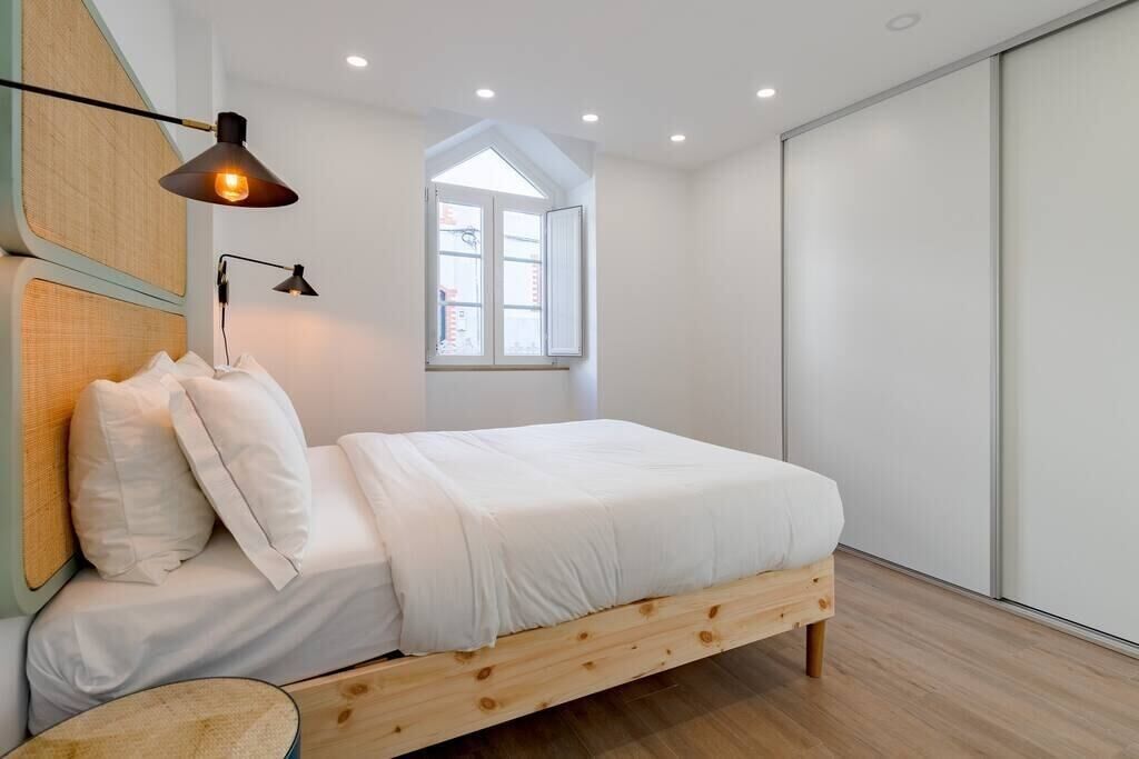 2 bedrooms, desk, iron/ironing board, travel crib