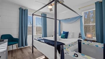 3 habitaciones, escritorio, tabla de planchar con plancha y wifi gratis