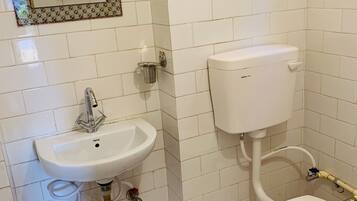 Combined shower/tub, hair dryer, towels, soap