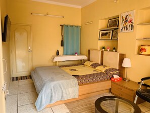 1 bedroom, iron/ironing board, free WiFi