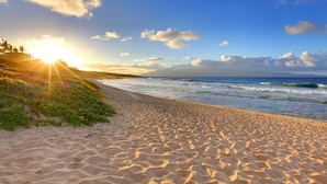 A beach with a clear sky and sunlight reflecting off the sand. - Spacious OceanFront 2BD w Pool AC-Royal Kahana 701 (Lahaina)