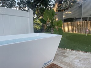 Tina de hidromasaje al aire libre