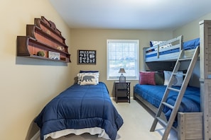 3 bedrooms, desk, iron/ironing board, free WiFi
