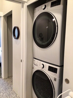 Interior - Month to Month Downtown Salem OR. Loft Apartment 229 (Salem)