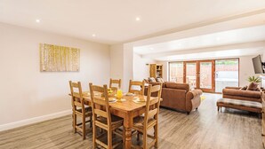 Dining - 3 bedroom accommodation in Lathom, Ormskirk near Southport (Lathom, Ormskirk near Southport)