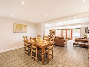 Dining - 3 bedroom accommodation in Lathom, Ormskirk near Southport (Lathom, Ormskirk near Southport)