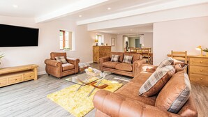 Living area - 3 bedroom accommodation in Lathom, Ormskirk near Southport (Lathom, Ormskirk near Southport)