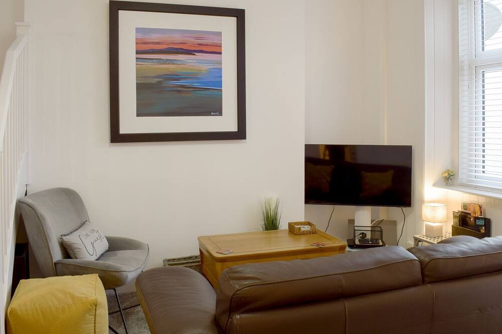 2 bedroom accommodation in Prestwick