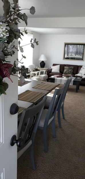 Interior - Historic ranch house has beautiful mountain and valley views. Weekly discounts. (Manhattan)