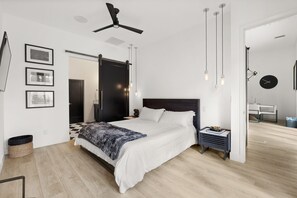 4 makuuhuonetta, silitysrauta/-lauta, vauvan matkasänky, Wi-Fi