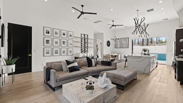 Smart TV, fireplace, stereo