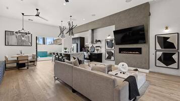 电视、壁炉、办公室