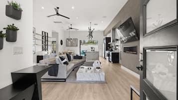 Smart-TV, Kamin, Stereoanlage