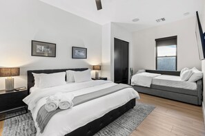 4 habitaciones, tabla de planchar con plancha, cuna de viaje y wifi 