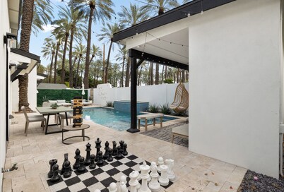 Stylish Desert Oasis—Heated Pool, Spa & Cabana