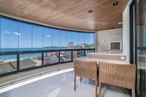 Veranda - Lindo Apartamento p 08 pessoas em Bombas (Bombinhas)